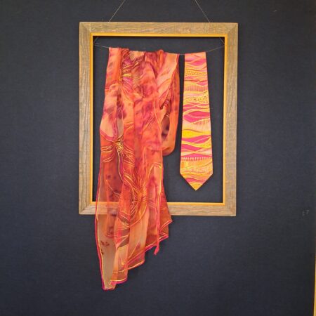 Ar rokām apgleznots zīda kaklasaite un šalle - STK01