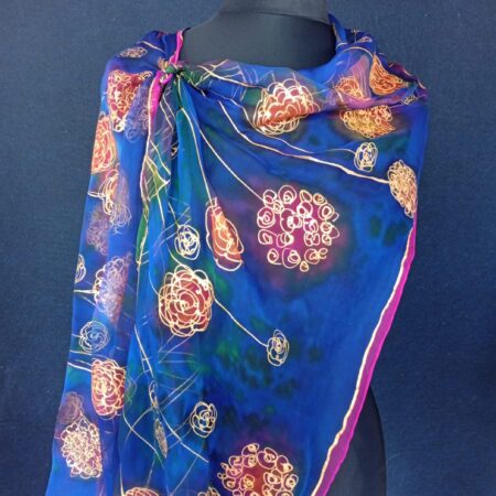 Zīda šifona šalle zilā un zelta toņos ar florālu rakstu - No.S05